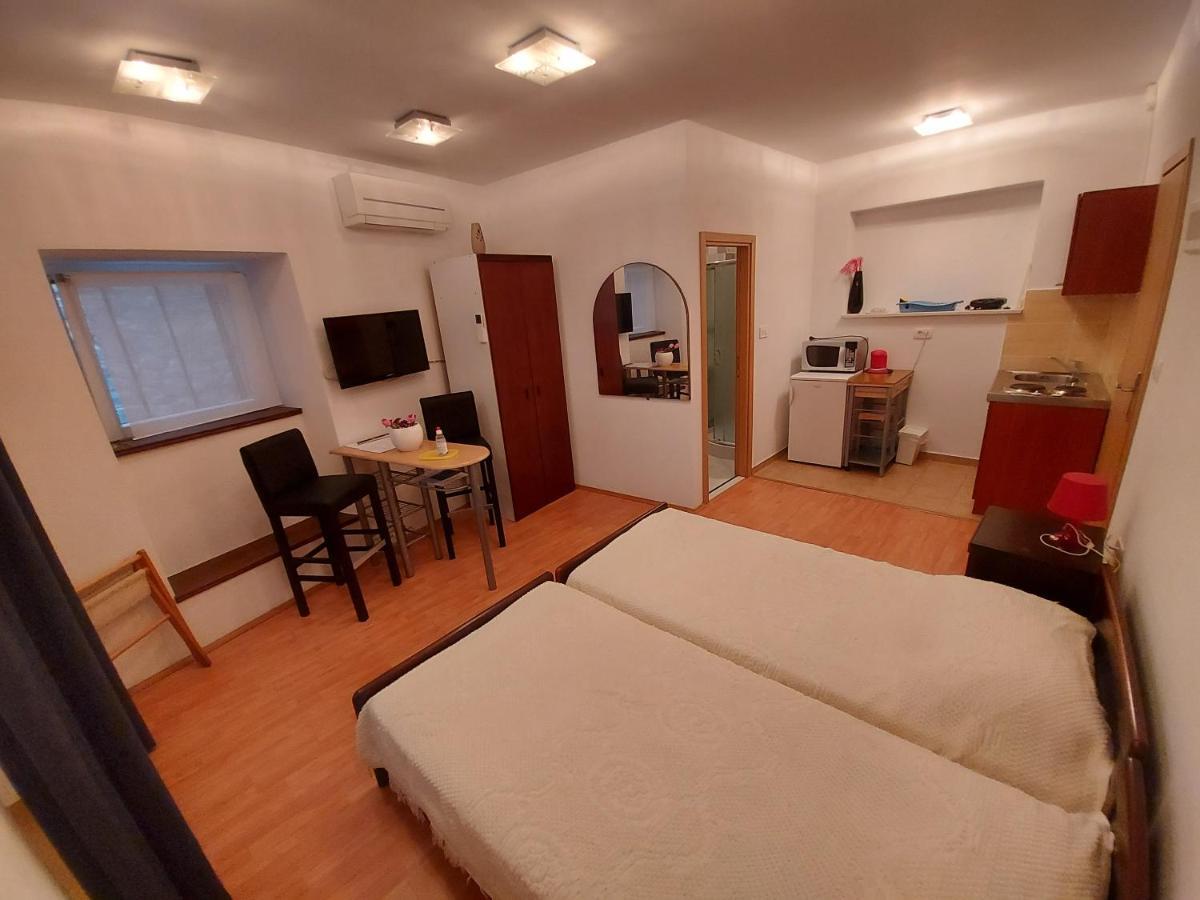 Guesthouse Boris Labin  Esterno foto